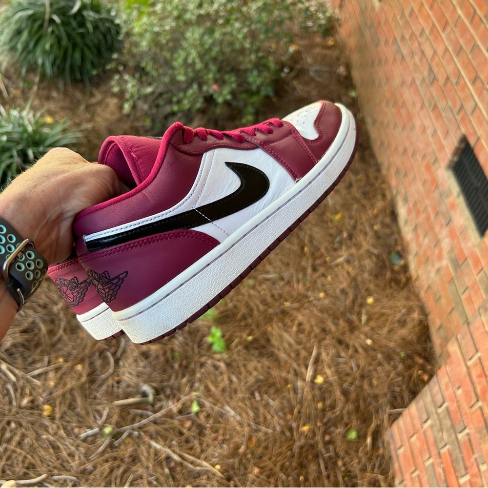 Nike “AIR JORDAN 1 “Noble Red” Men’s size 8.5 Sneakers RARE FIND !! 💰💰 - Picture 10 of 16